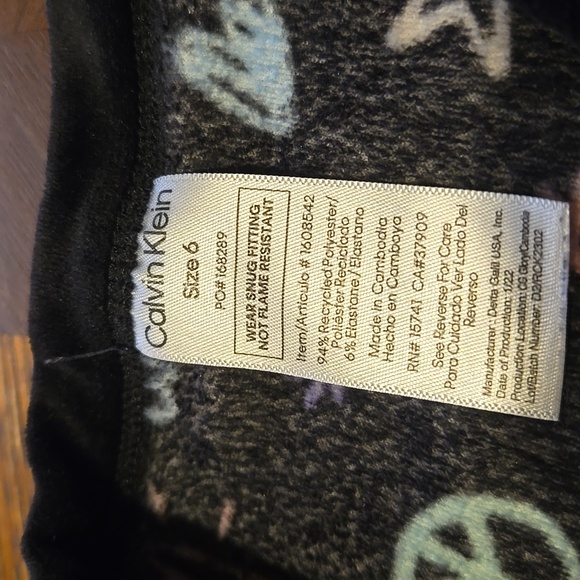 Calvin Klein - Picture 2 of 3